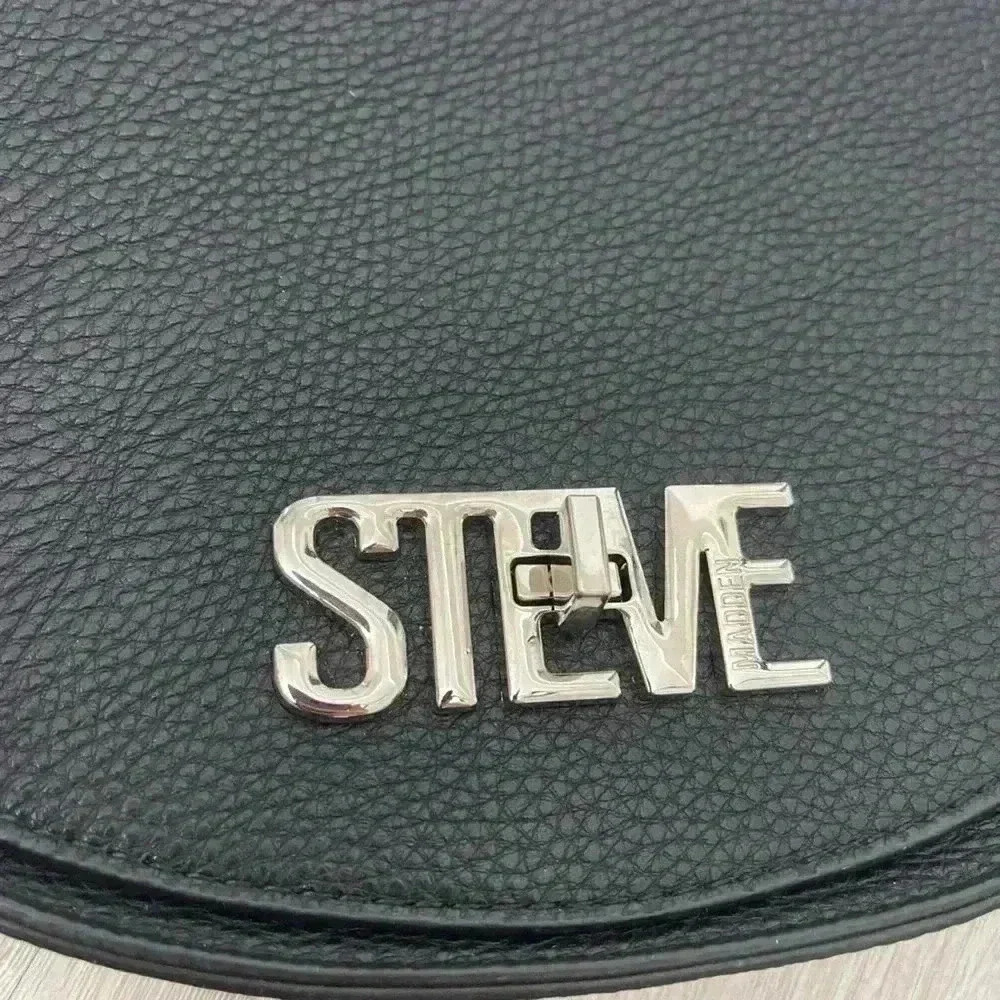 STEVE MADDEN- Turnlock Black Crossbody - Picture 6 of 8